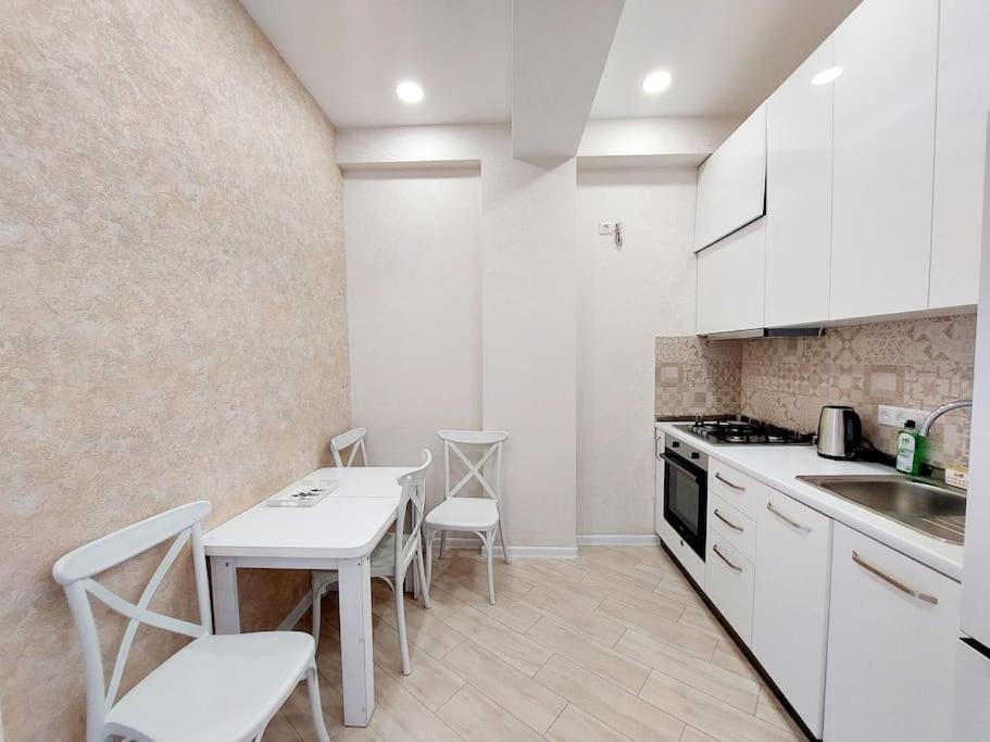 Cozy 1br Near Metro Station On Saburtalo.
