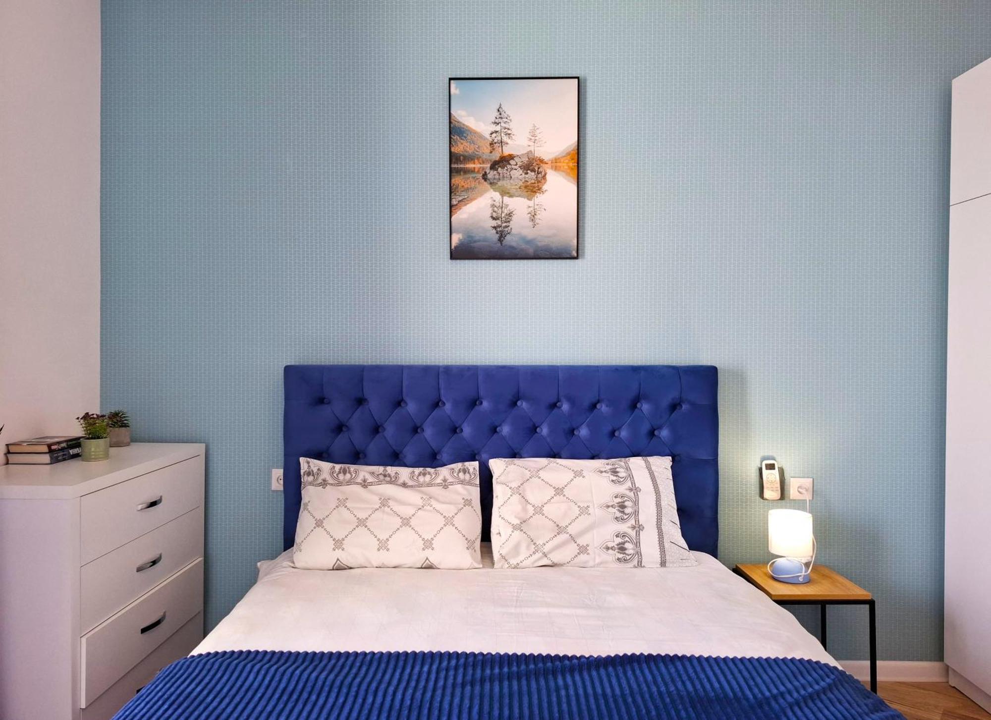 Cozy 1br Near Metro Station On Saburtalo. דירה