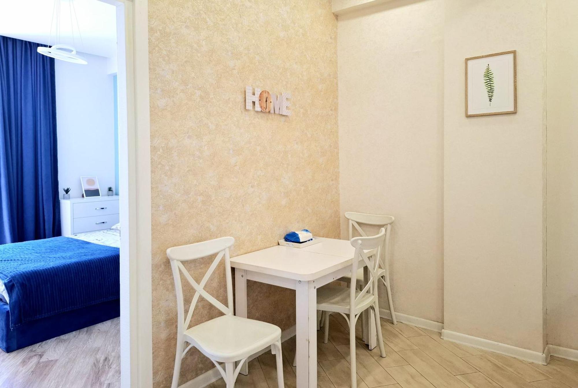 Cozy 1br Near Metro Station On Saburtalo. דירה *