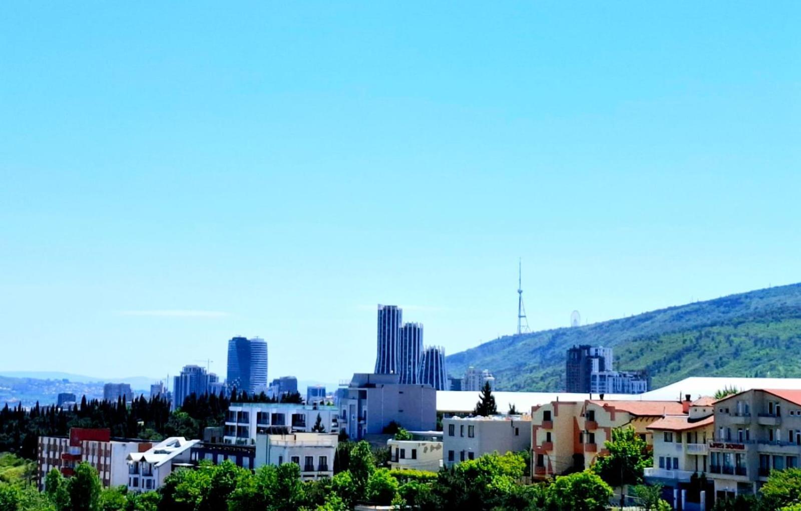 Cozy 1br Near Metro Station On Saburtalo.